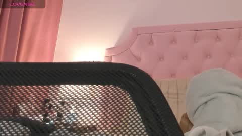 Snapshot of valentoro1 chatting on 11/16/25, 11:27 Vale Toro online show from 11/16/25, 11:27