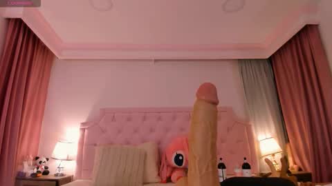 Snapshot of valentoro1 chatting on 12/04/25, 11:30 Vale Toro online show from 12/04/25, 11:30