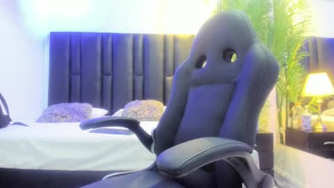 valeri_tafur online show from 11/27/25, 11:23