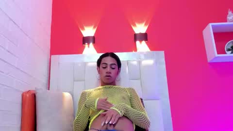 Snapshot of valeria_montesio chatting on 10/30/25, 01:45 valeria montesio online show from 10/30/25, 01:45