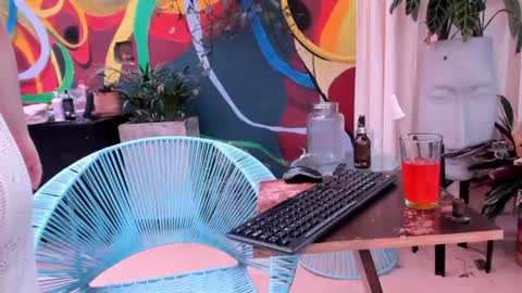 Snapshot of valeria_restrepo chatting on 06/18/26, 06:56 Valeria online show from 06/18/26, 06:56