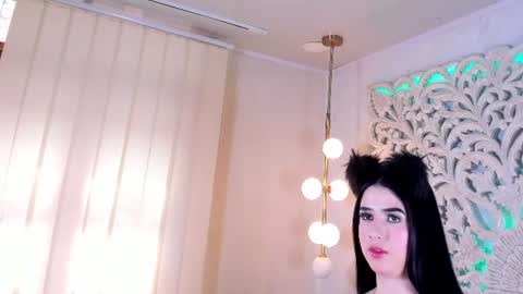 Snapshot of valeria_restrepo chatting on 07/01/26, 06:18 Valeria online show from 07/01/26, 06:18