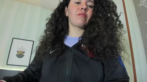 Valeria online show from 02/07/25, 01:01