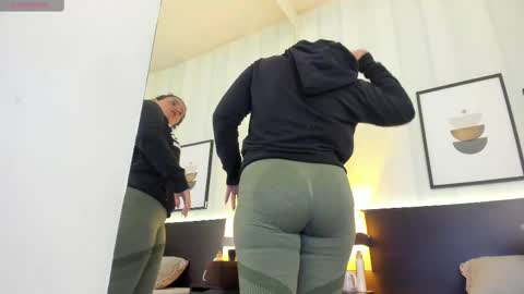 Valeria online show from 02/22/25, 12:19