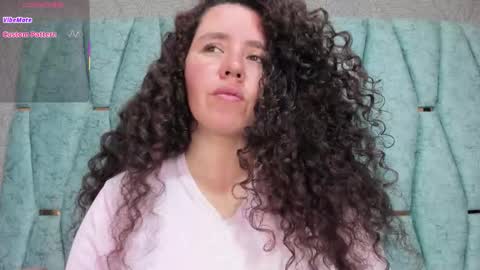 Valeria online show from 10/15/25, 01:33