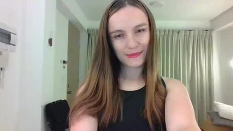 Snapshot of valeriafrannco chatting on 12/18/25, 11:22 valeriafrannco online show from 12/18/25, 11:22