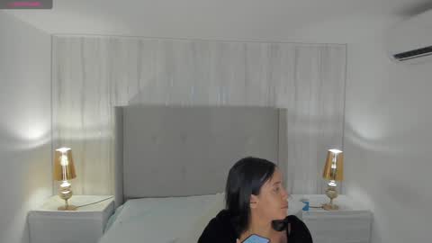 Snapshot of valeriah_ chatting on 01/23/25, 10:54 Valeria online show from 01/23/25, 10:54
