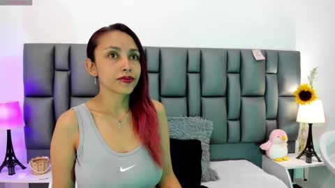 Valeria  online show from 11/17/25, 04:24