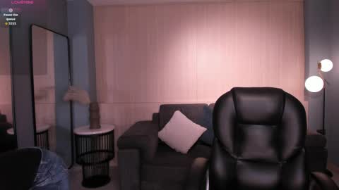 Snapshot of valeriavelvet chatting on 04/28/26, 12:10 Vale online show from 04/28/26, 12:10