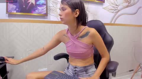 Snapshot of valerie__skinny chatting on 06/13/26, 03:48 valeri online show from 06/13/26, 03:48