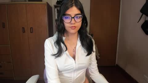 Snapshot of valerie__sky chatting on 01/10/25, 02:57 Val online show from 01/10/25, 02:57