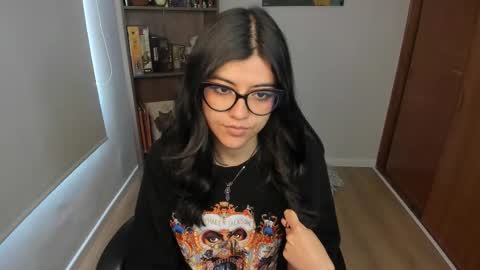 Snapshot of valerie__sky chatting on 12/19/25, 04:03 Val online show from 12/19/25, 04:03