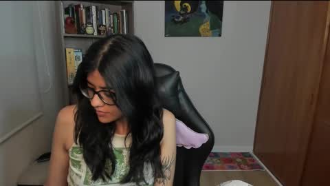 Snapshot of valerie__sky chatting on 02/10/26, 12:04 Val online show from 02/10/26, 12:04