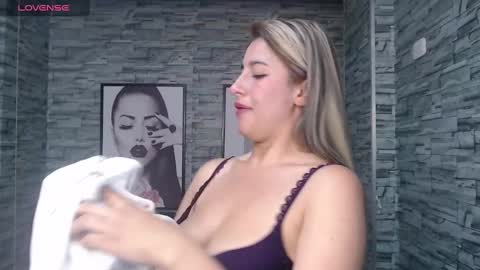 valerie_b online show from 12/21/24, 04:03
