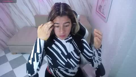 valerie_b online show from 02/11/25, 03:08