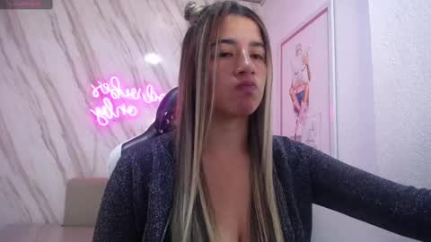 valerie_b online show from 02/18/25, 06:15