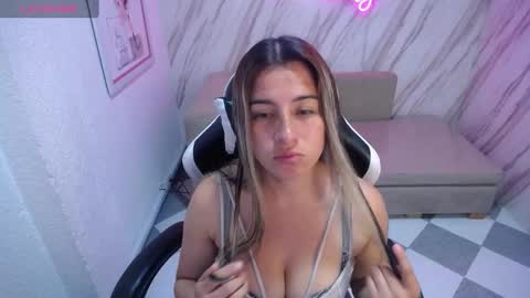 valerie_b online show from 02/22/25, 07:58