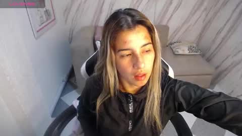 valerie_b online show from 02/23/25, 04:39