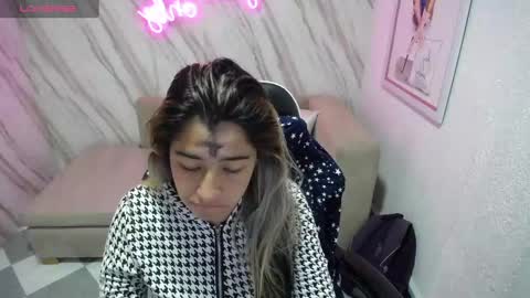 valerie_b online show from 03/06/25, 04:08