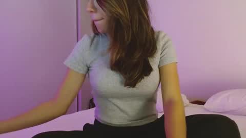 Snapshot of valerie_james3 chatting on 01/01/25, 10:21 Valerie online show from 01/01/25, 10:21