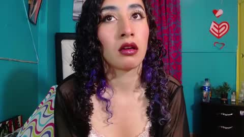 Snapshot of valerie_mase chatting on 09/23/25, 05:49 vale online show from 09/23/25, 05:49