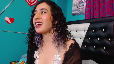 Snapshot of valerie_mase chatting on 10/17/25, 08:11 vale online show from 10/17/25, 08:11