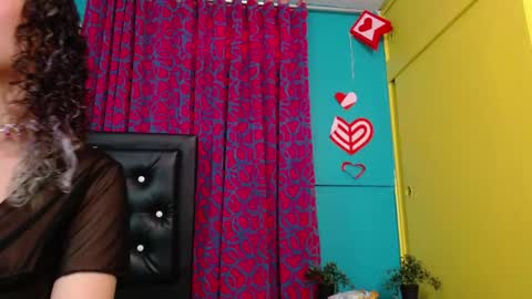 Snapshot of valerie_mase chatting on 10/23/25, 08:51 vale online show from 10/23/25, 08:51