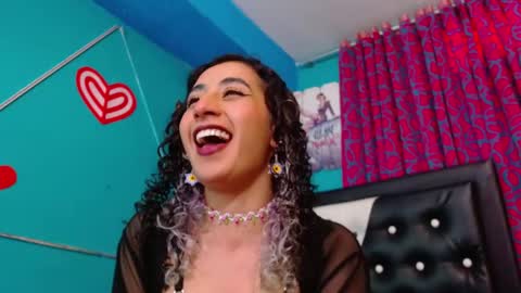 Snapshot of valerie_mase chatting on 11/11/25, 06:41 vale online show from 11/11/25, 06:41