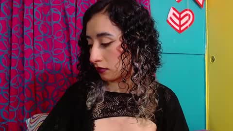 Snapshot of valerie_mase chatting on 11/21/25, 08:29 vale online show from 11/21/25, 08:29