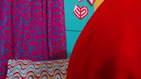 Snapshot of valerie_mase chatting on 11/27/25, 08:44 vale online show from 11/27/25, 08:44