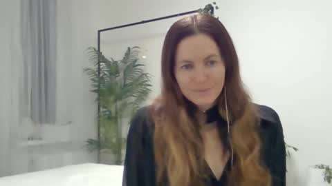 valerie_rose777 online show from 12/19/25, 08:49