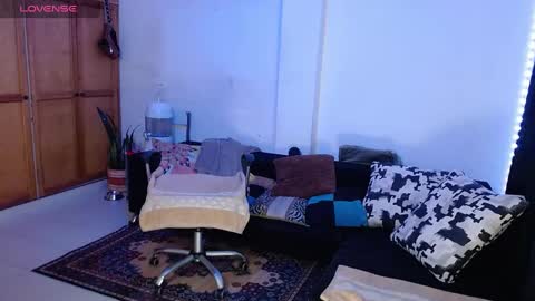 Snapshot of valerie_smile chatting on 01/27/25, 11:32 Valerie online show from 01/27/25, 11:32