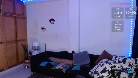 Snapshot of valerie_smile chatting on 01/31/25, 12:07 Valerie online show from 01/31/25, 12:07