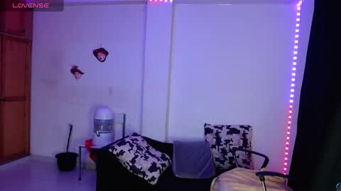 Snapshot of valerie_smile chatting on 03/10/25, 10:59 Valerie online show from 03/10/25, 10:59