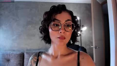 Snapshot of valerieaustin chatting on 11/26/25, 02:40 call me Val online show from 11/26/25, 02:40