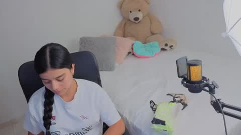 Snapshot of valerihouse_ chatting on 05/15/26, 01:45 valerihouse_ online show from 05/15/26, 01:45