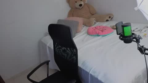Snapshot of valerihouse_ chatting on 05/21/26, 01:23 valerihouse_ online show from 05/21/26, 01:23