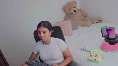 Snapshot of valerihouse_ chatting on 06/11/26, 02:33 valerihouse_ online show from 06/11/26, 02:33