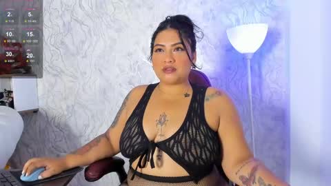 Snapshot of valeriia_moon chatting on 05/12/26, 03:58 Valeria GomezGMT-5 2200-0600 online show from 05/12/26, 03:58