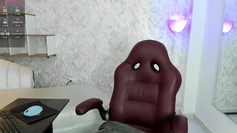 Snapshot of valeriia_moon chatting on 06/04/26, 03:56 Valeria GomezGMT-5 2200-0600 online show from 06/04/26, 03:56