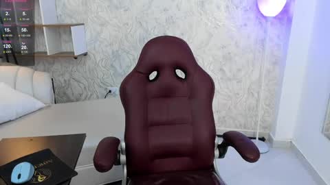 Snapshot of valeriia_moon chatting on 06/05/26, 06:52 Valeria GomezGMT-5 2200-0600 online show from 06/05/26, 06:52
