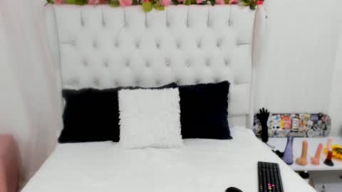 Snapshot of valerik_cano chatting on 01/25/25, 07:18 valeria111111 online show from 01/25/25, 07:18