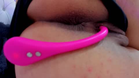 Snapshot of valerik_cano chatting on 02/01/25, 10:23 valeria111111 online show from 02/01/25, 10:23
