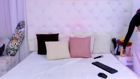 valeria111111 online show from 09/24/25, 12:08