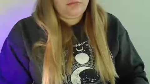 Snapshot of valerivane chatting on 12/04/25, 07:39 Valery online show from 12/04/25, 07:39