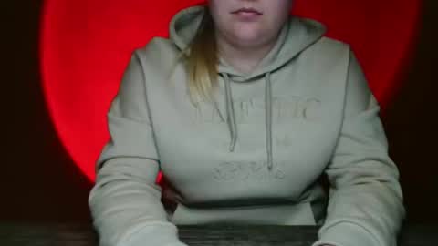 Snapshot of valerivane chatting on 12/16/25, 04:23 Valery online show from 12/16/25, 04:23