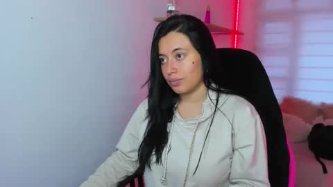 valery_bonnet1 online show from 11/28/25, 12:19