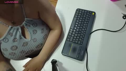 Snapshot of valery_cute_18 chatting on 10/30/25, 11:33 valery cute 18 online show from 10/30/25, 11:33