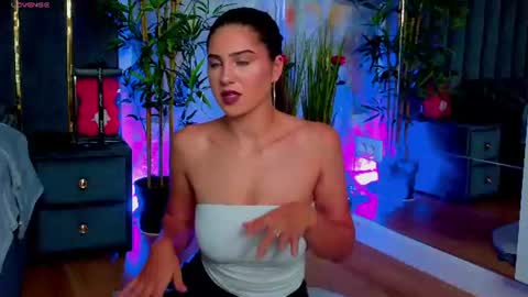 Snapshot of valery_evann chatting on 07/29/26, 06:28 Valery online show from 07/29/26, 06:28