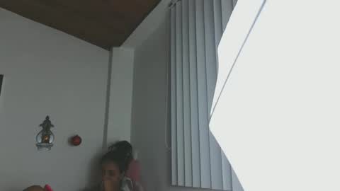 Snapshot of valery_lovex_ chatting on 12/21/25, 11:01 valery_lovex_ online show from 12/21/25, 11:01